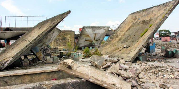 Kinshasa : début de l&rsquo;opération de démolition du vieux Marché central  »Zando »