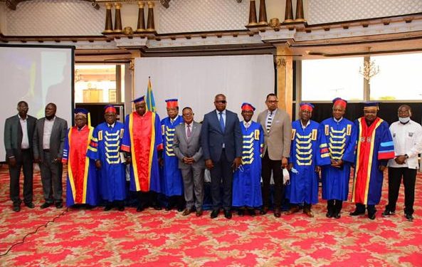 Culture : deux ouvrages du Prof Ndaywel portés sur les fonts baptismaux