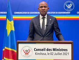 Santé/Covid-19 : « D’autres membres du Gouvernement vont emboiter le pas pour donner un coup d’accélération à la vaccination », déclare Patrick Muyaya