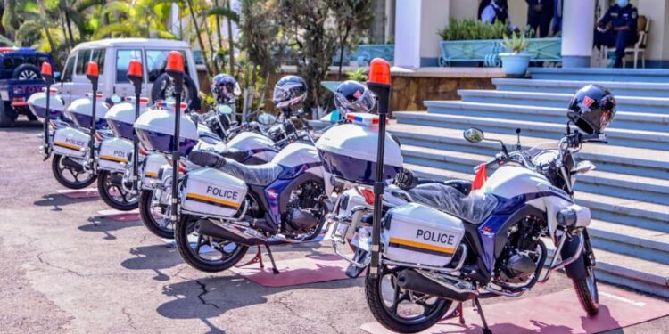 Haut-Katanga : Jean-Claude Kamfwa dote la PNC  de 6 motos escortes neuves