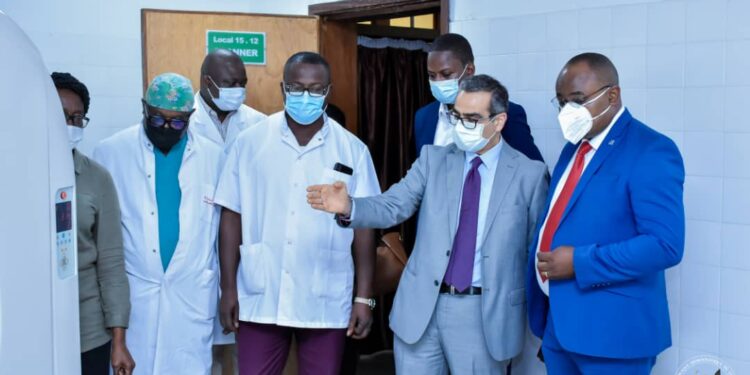 Santé : le scanner et l’IRM des cliniques Ngaliema de nouveau opérationnels grâce au Premier ministre