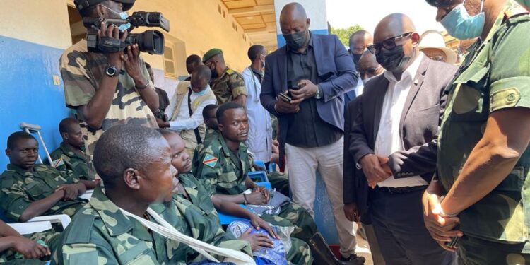 FARDC: Sama Lukonde au chevet des blessés de guerre à l&rsquo;Hôpital général de Bunia