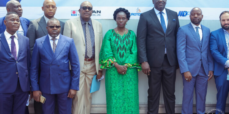 Primature : le Conseiller Tony Kabuswe à la réception opérationnelle du réseau de fibre optique sur l’axe Muanda-Kinshasa