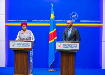 Pollution de la rivière Kasaï : briefing de Eve Bazaiba et Patrick Muyaya à la presse