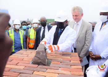 Primature : Sama Lukonde  pose la première pierre de construction du nouveau bâtiment du Ministère de la Défense nationale au camp Kokolo