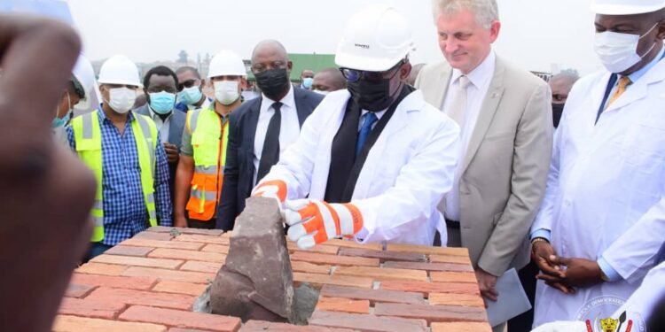 Primature : Sama Lukonde  pose la première pierre de construction du nouveau bâtiment du Ministère de la Défense nationale au camp Kokolo