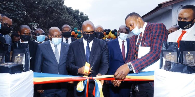 Revanche du sol sur le sous-sol en RDC, le Premier ministre inaugure la nouvelle usine de torréfaction du café de l&rsquo;ONAPAC