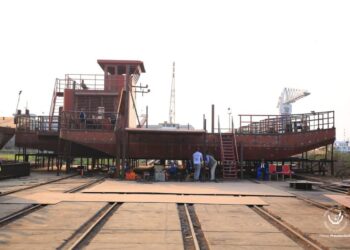 RDC-RCA : un bac de 50 tonnes relie incessamment Zongo à Bangui