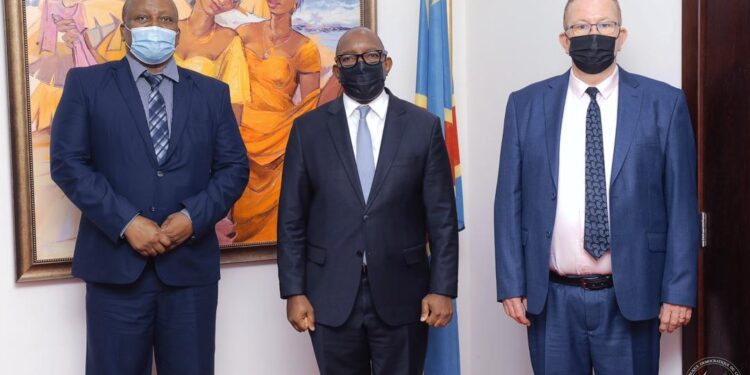 Primature : Étienne Erny présente le dossier ‘’Pharmaquina’’ à  JM Sama Lukonde