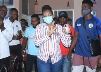 Environnement/Kinshasa : Laetitia Bena Kabamba sensibilise les jeunes de Mbanza-Lemba