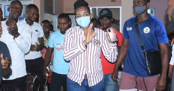 Environnement/Kinshasa : Laetitia Bena Kabamba sensibilise les jeunes de Mbanza-Lemba