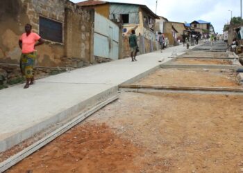 Kongo central : le maire de Matadi, Me Pathy Nzuzi construit plusieurs routes en béton