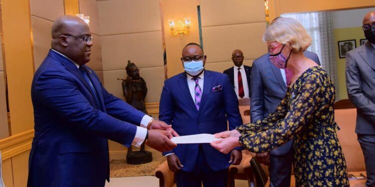 Diplomatie : cinq nouveaux ambassadeurs accrédités en RDC