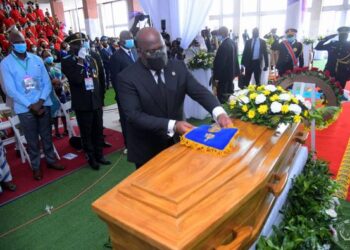 RDC : Mgr Tharcisse Tshibangu décoré à titre posthume grand cordon dans l’ordre des héros nationaux Kabila-Lumumba  