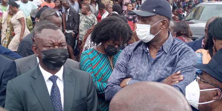 Kinshasa-Drame de Matadi Kibala : Gentiny Ngobila assure l&rsquo;acheminement des corps des victimes à la morgue de Mama Yemo