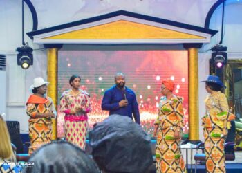 Kinshasa : Laetitia Bena Kabamba prêche le changement de mentalités aux femmes de l’église Cité Béthel