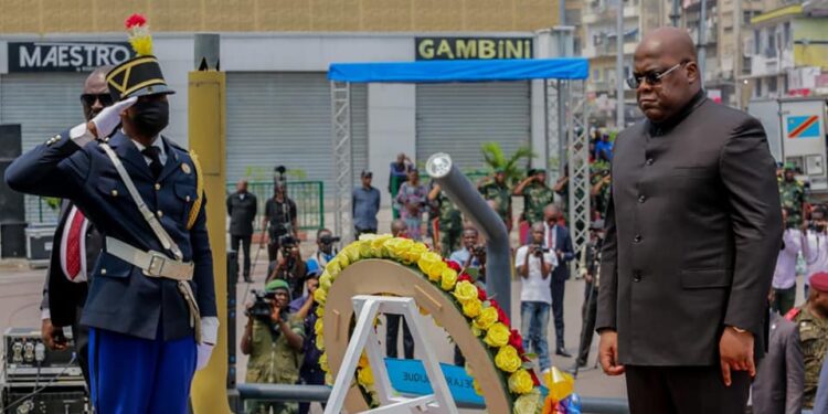 17 mai 2022 : Félix Tshisekedi dépose une couronne de fleurs au Mémorial du soldat congolais :