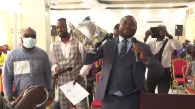 Société : la Fondation Kadima fait un don de 120 machines à coudre neuves aux jeunes protestants