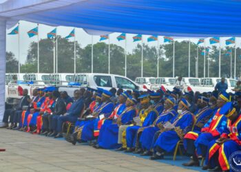 ESU : Félix Tshisekedi offre des véhicules 4 X 4 aux professeurs émérites