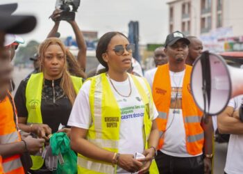 Kinshasa : Laetitia Bena Kabamba poursuit ses rondes nocturnes de suivi des travaux d’assainissement