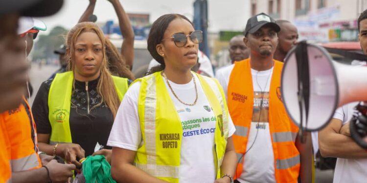 Kinshasa : Laetitia Bena Kabamba poursuit ses rondes nocturnes de suivi des travaux d’assainissement