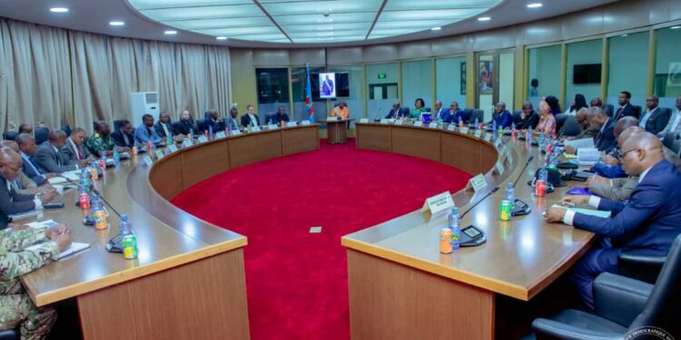 Arrivée du Pape en RDC : Sama Lukonde évalue le niveau d&rsquo;avancement des préparatifs avec les responsables des  commissions impliquées 