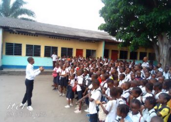 En collaboration avec la Fondation Kadima, la FNJP sensibilise les élèves de Kinshasa