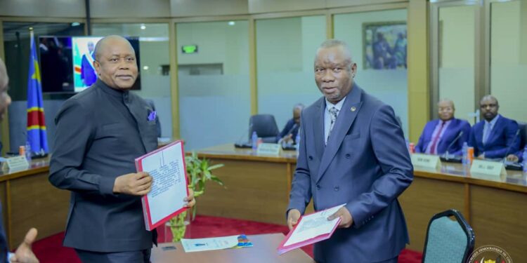 Délivrance cartes d&rsquo;identité nationale :  CENI, ONIP et INS signent devant Sama Lukonde