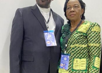 Couple Christine et Gédéon André Bokundoa en noces de cachemire