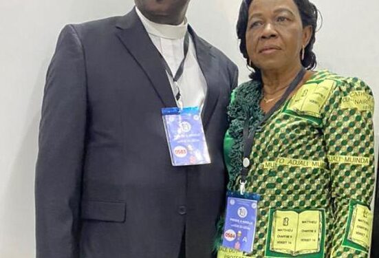 Couple Christine et Gédéon André Bokundoa en noces de cachemire