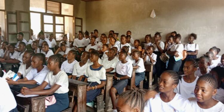 Kisangani : célébration de la journée Internationale de la Jeune Fille au Complexe Scolaire Arc-en-ciel/Muladona 2